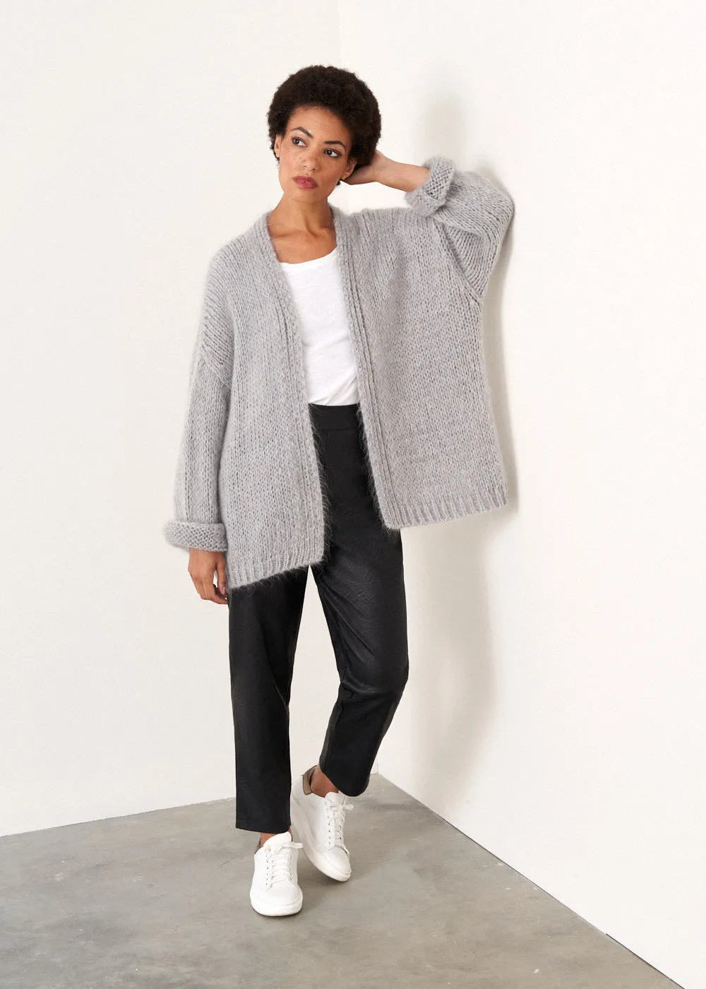 DINA CHUNKY KNIT CARDIGAN - PALE GREY