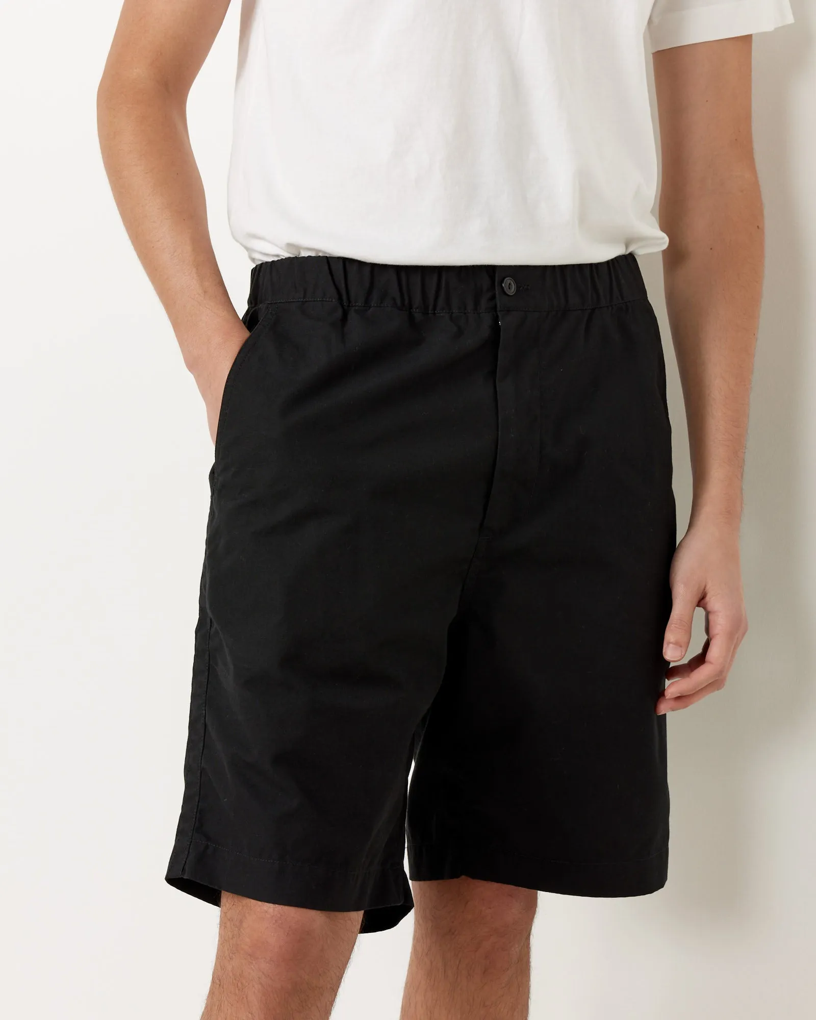 Light Easy Short in Black