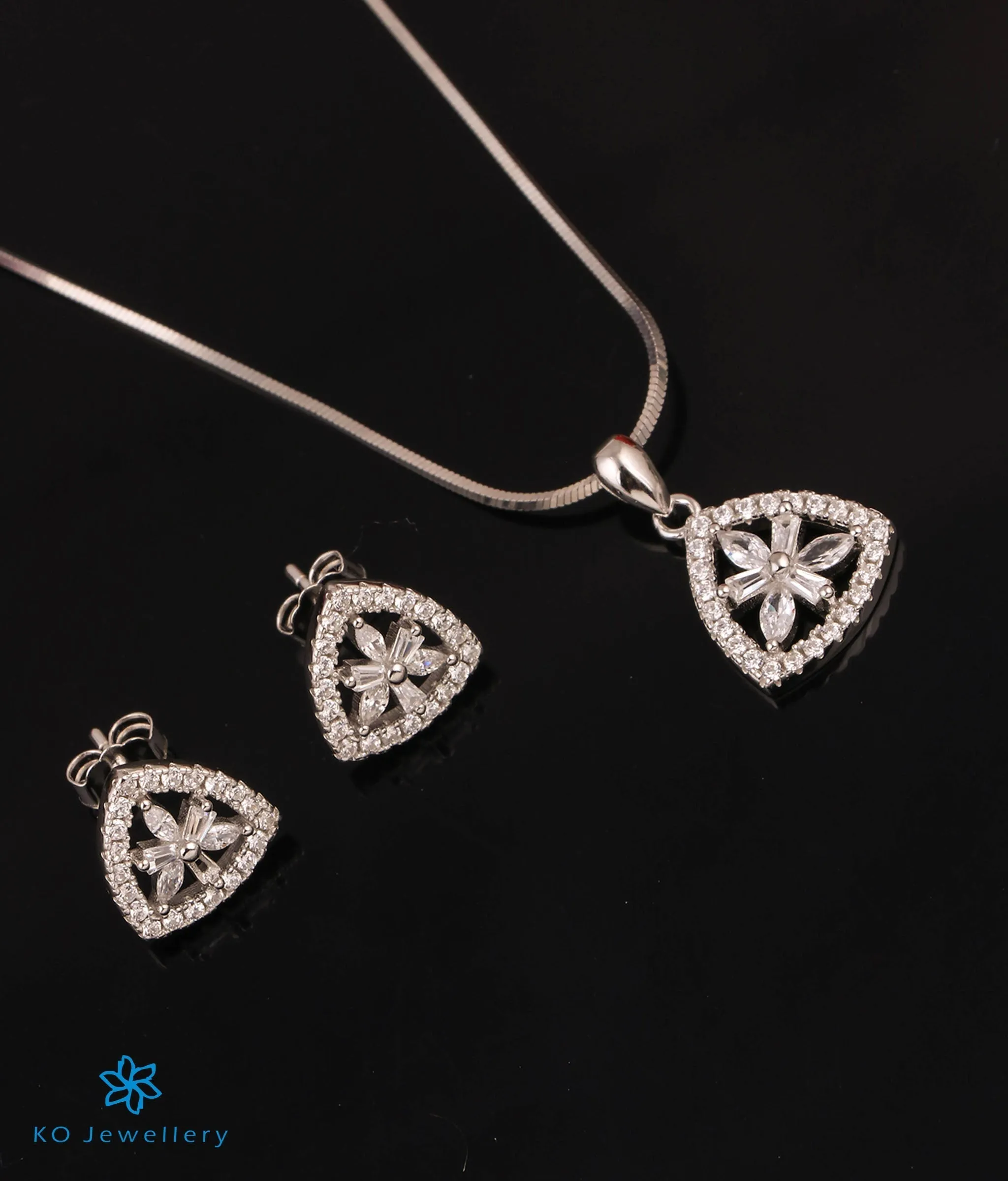 The Floralia Silver Pendant Set